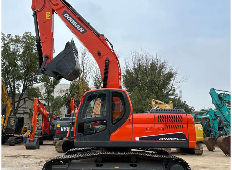 DOOSAN DX225