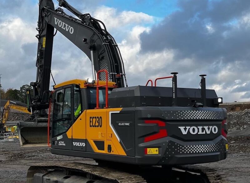 VOLVO EC230