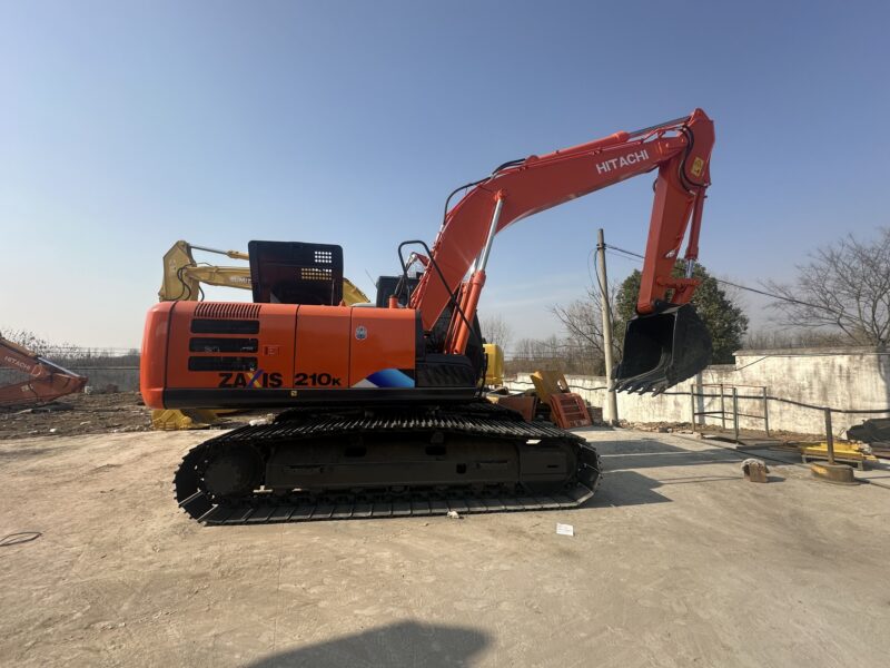 HITACHI ZX210