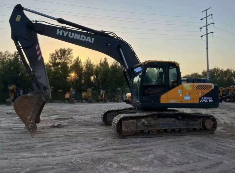 Hyundai R225LVS