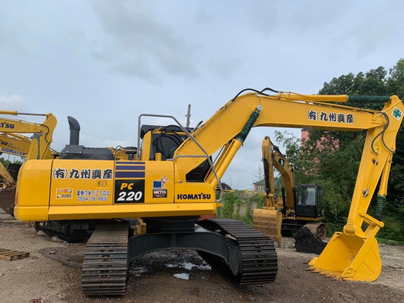 KOMATSU PC200