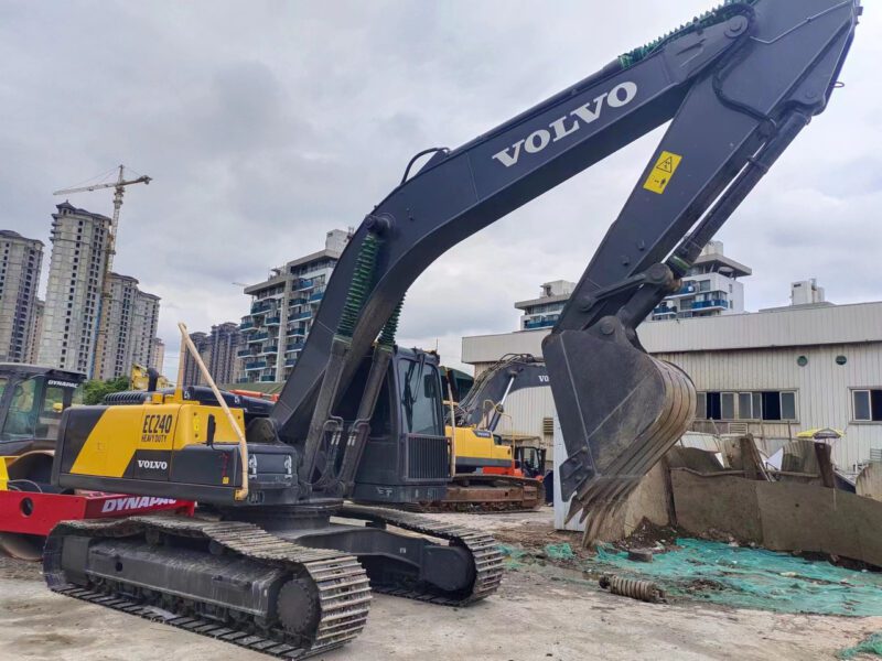 VOLVO EC240