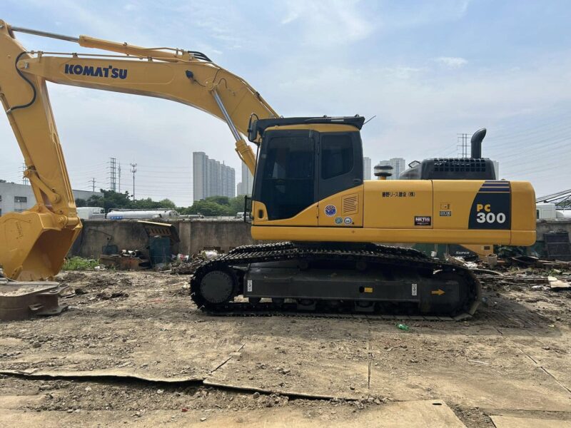 KOMATSU PC300