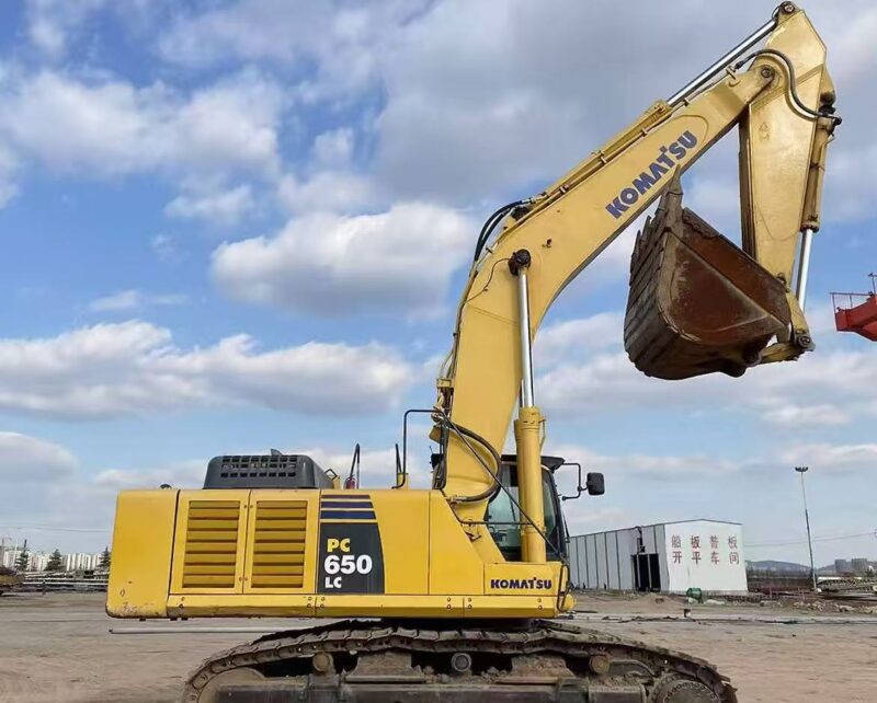 KOMATSU PC650
